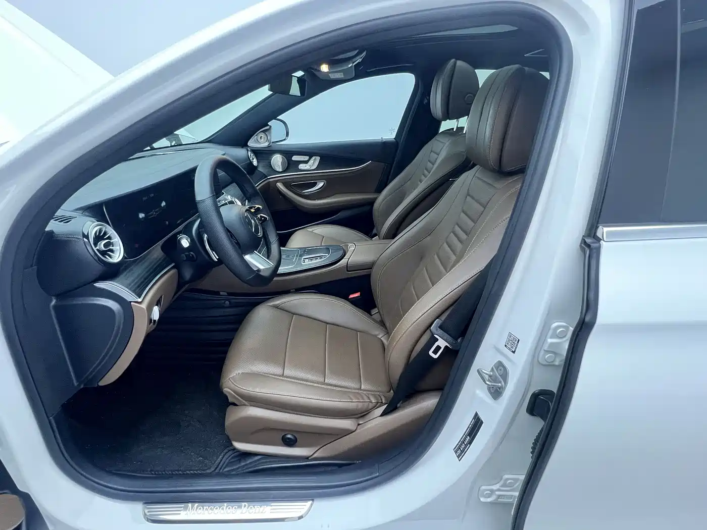 Mercedes-Benz E-Class 2021 E 300 L Sport Fashion фото 12