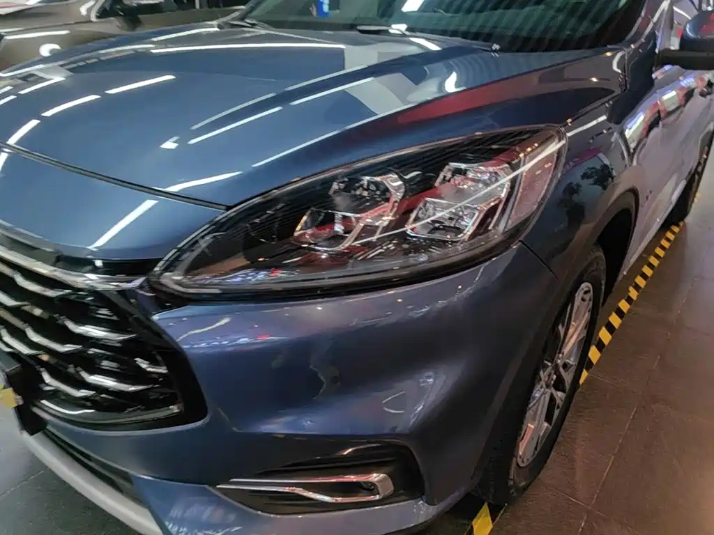 Ford Escape 2023 2020 EcoBoost 245 2WD Premium Edition
