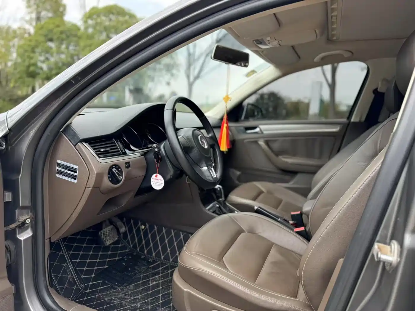 Volkswagen Bora 2014 1.6L Automatic Comfort Edition фото 7