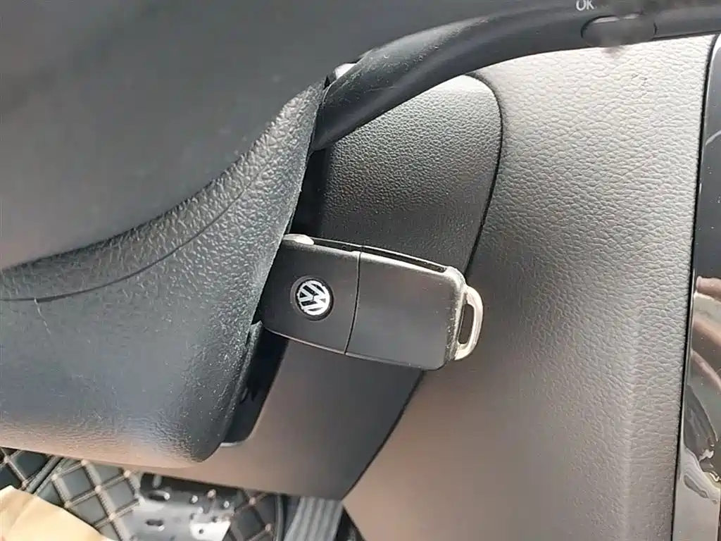 Volkswagen Sagitar 2014 1.6L Automatic Comfort фото 8