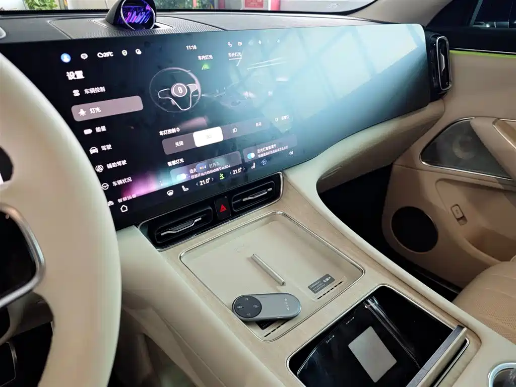 AITO Wenjie AITO M8 2025 Range Extender Max+ Edition 53.4kWh 5-seater фото 13
