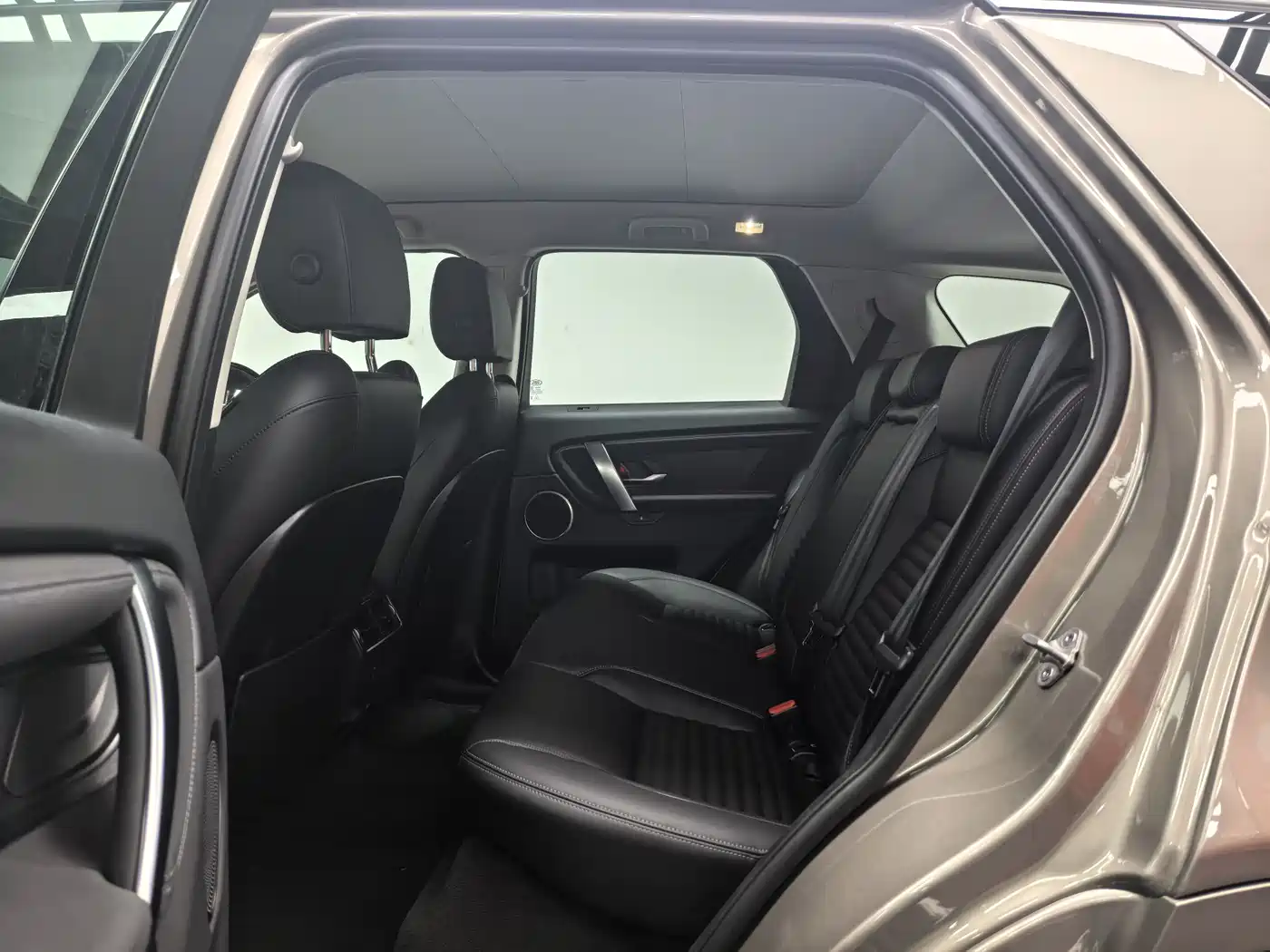 LAND ROVER DISCOVER NEW ENERGY SOURCES FOR SPORTS