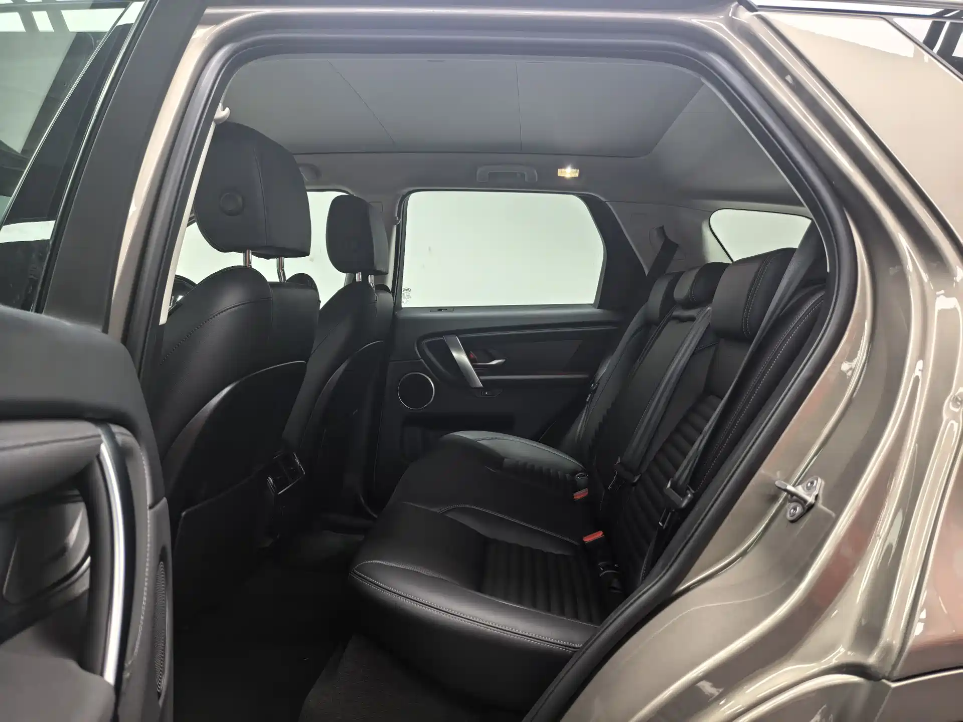 صورة 6 - Land Rover Discovery Sport PHEV