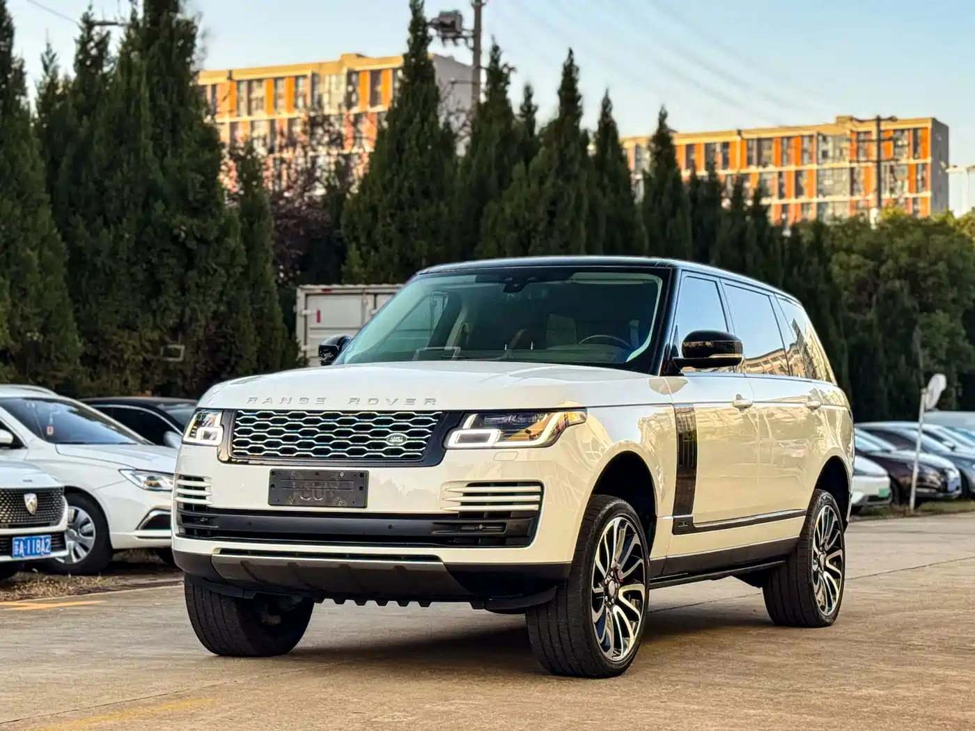 Фото 1 - Land Rover Range Rover