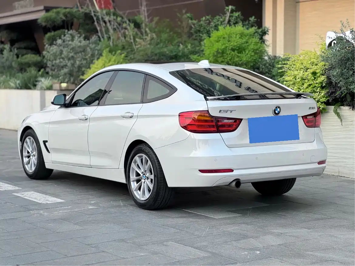 BMW 3 Series GT 2013 Model 320i Leading фото 2