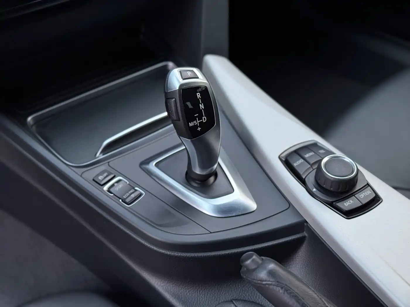 BMW 3 Series GT 2013 Model 320i Leading фото 6