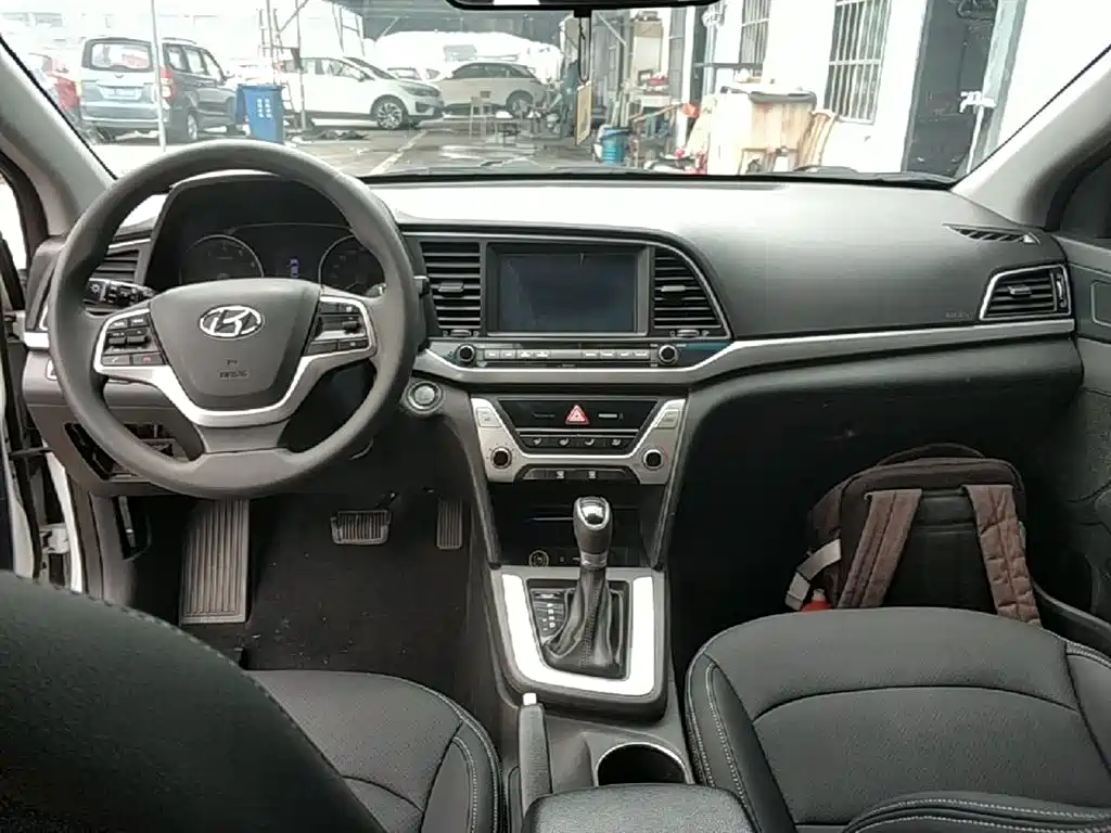 Hyundai Elantra 2016 Model 1.6L Automatic Smart Elite фото 10