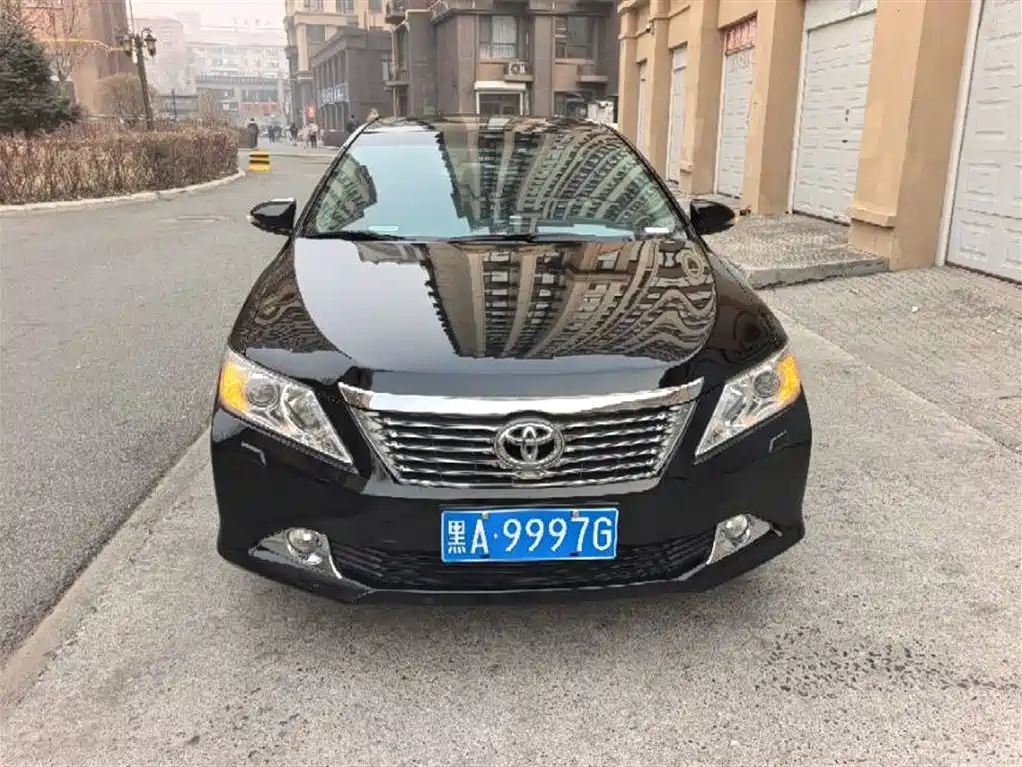 Toyota Camry 2012 2.5G Luxury Navigation Edition фото 2