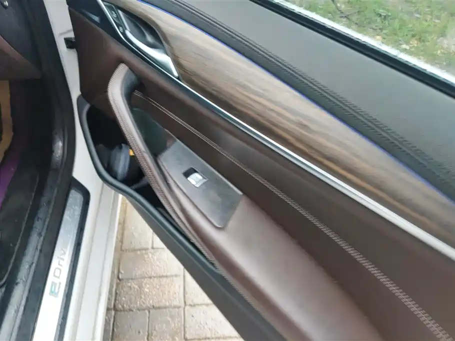 BMW 5 Series New Energy 2019 530Le Luxury Package фото 8