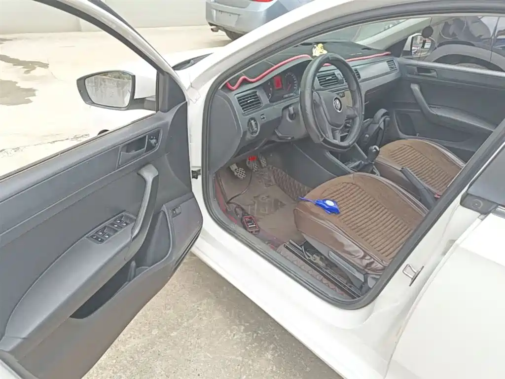 VOLKSWAGEN SANTANA