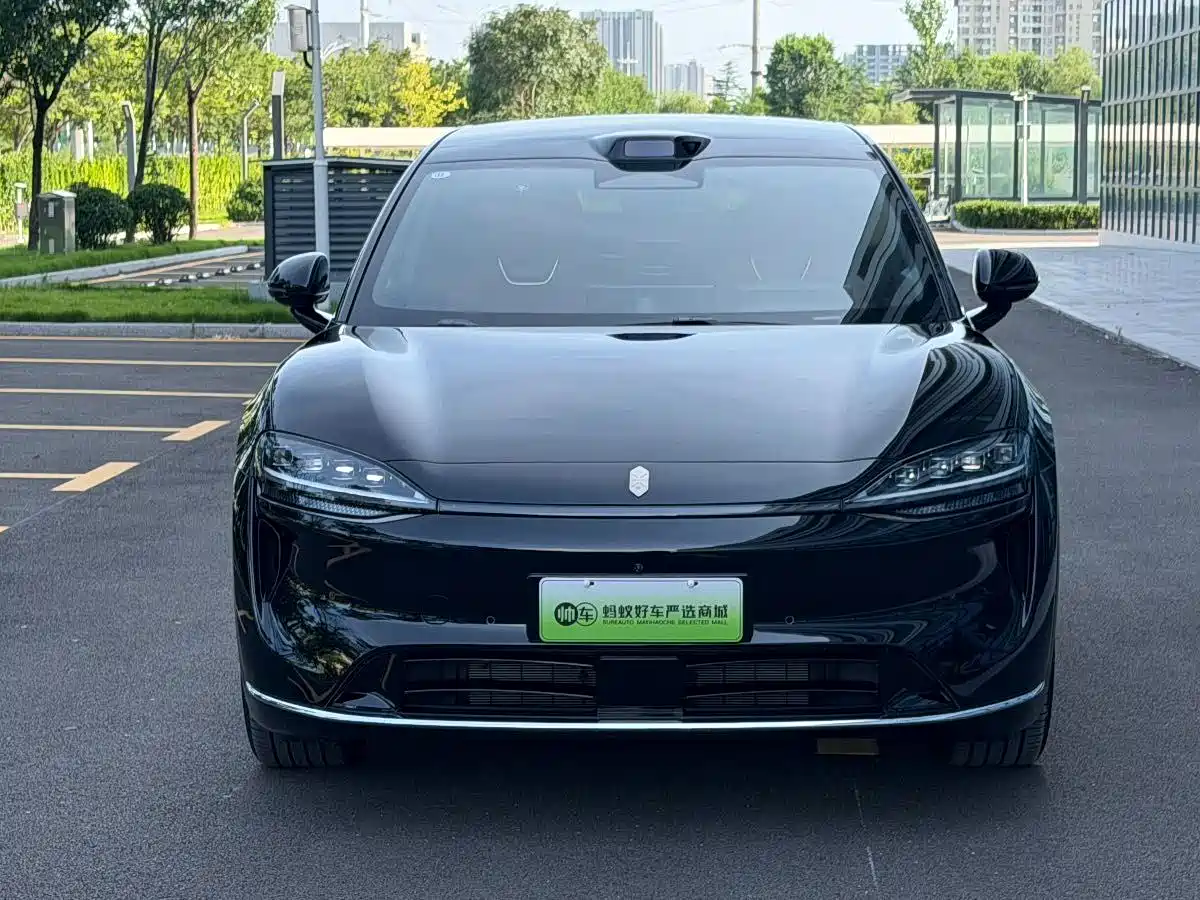 Фото 2 - Zhijie Luxeed R7
