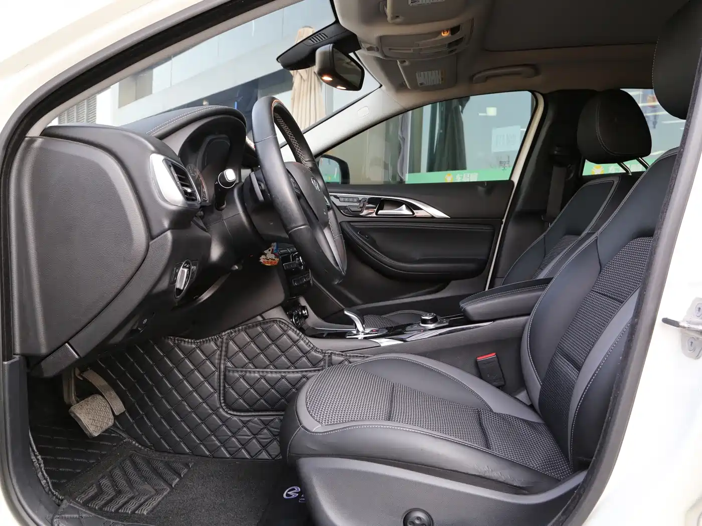 Infiniti QX30 2018 2017 Model 1.6T 2WD Sport