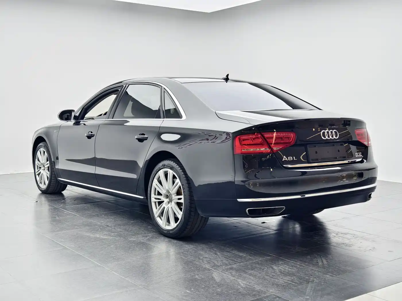 Audi A8 2013 A8L 6.3 FSI W12 quattro Flagship фото 20