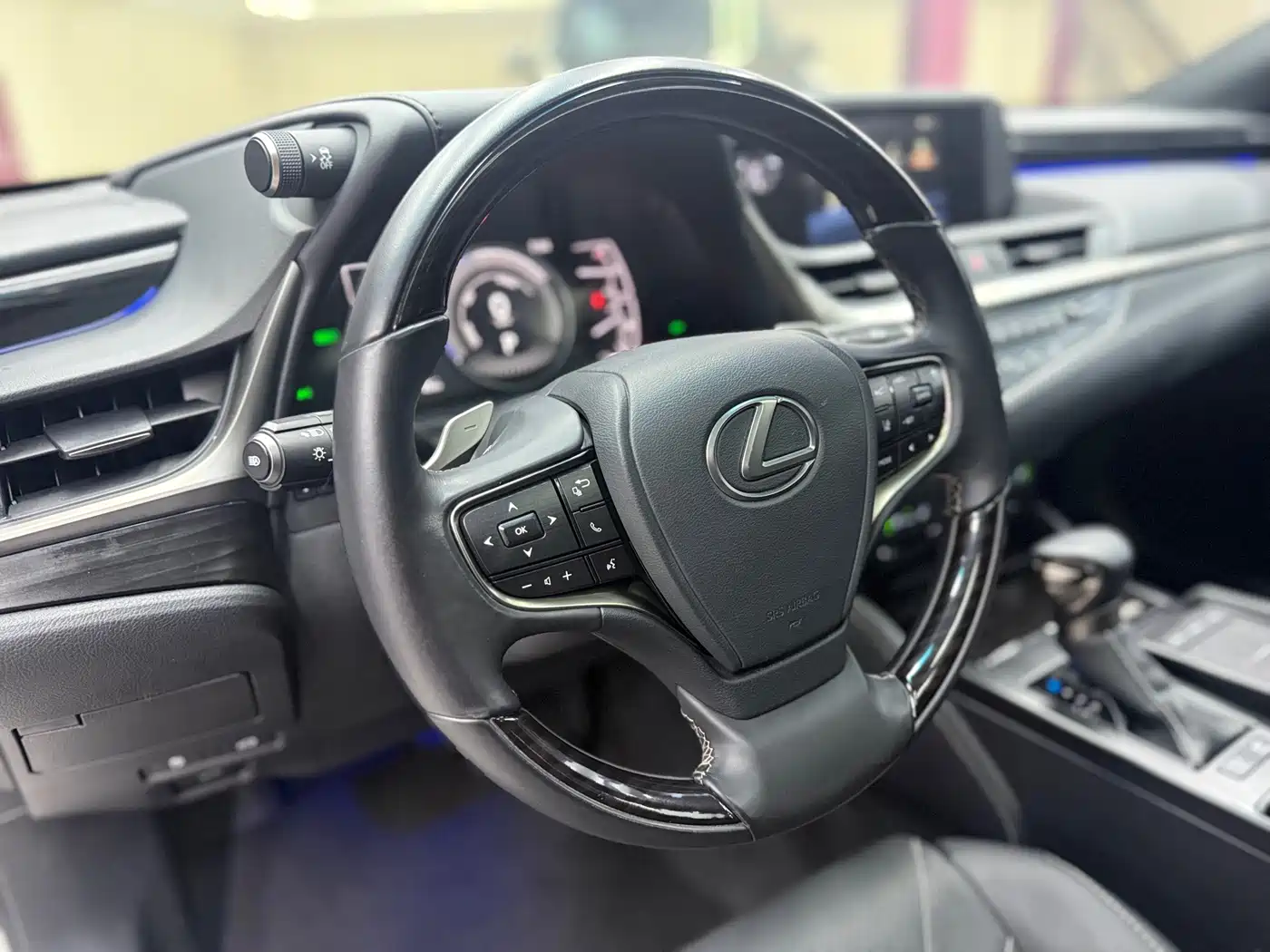 Фото 12 - Lexus ES