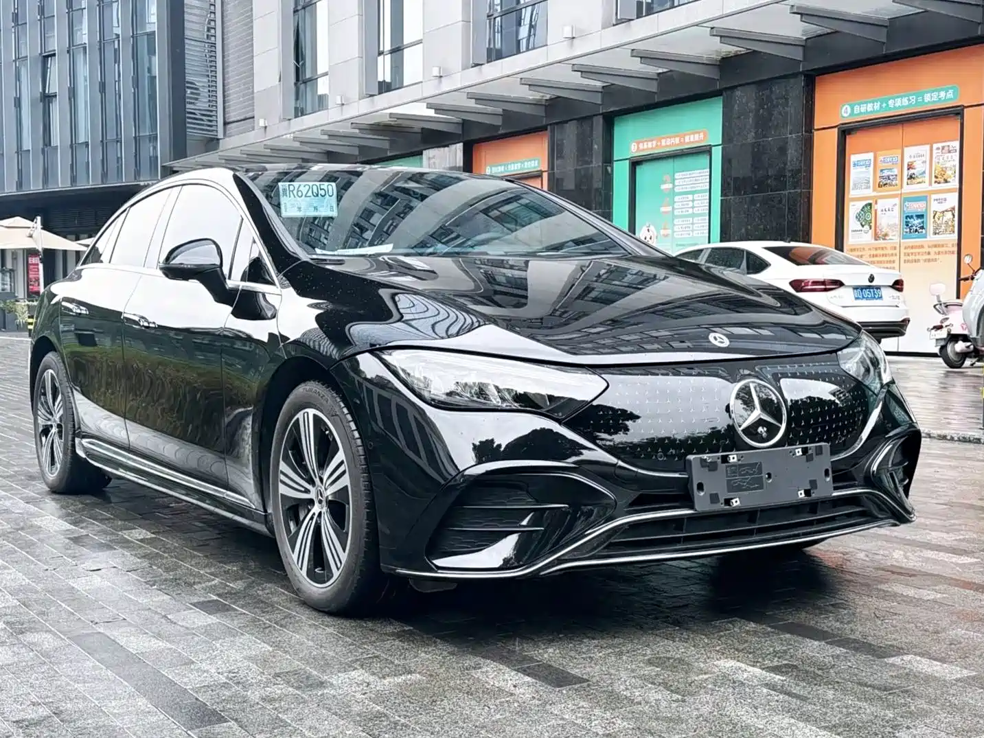 Фото 9 - Mercedes-Benz EQE