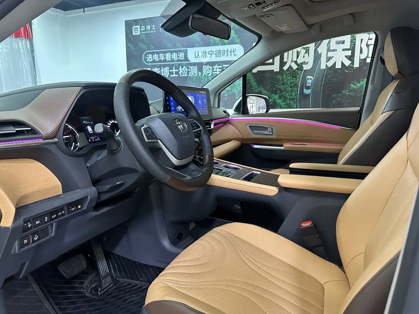 Toyota Granvia 2023 2.5L Hybrid Comfort Edition фото 11