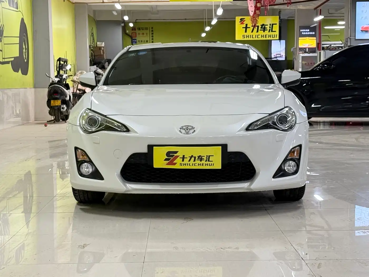 Toyota 86 2013 2.0L Automatic Luxury фото 2