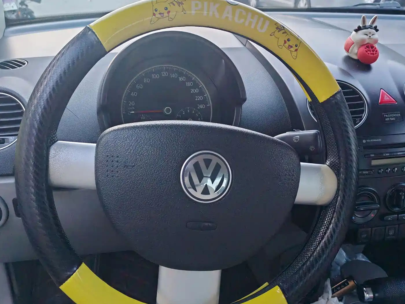 Volkswagen Beetle 2010 Model 2.0 BlackOrange Comfort Edition фото 8