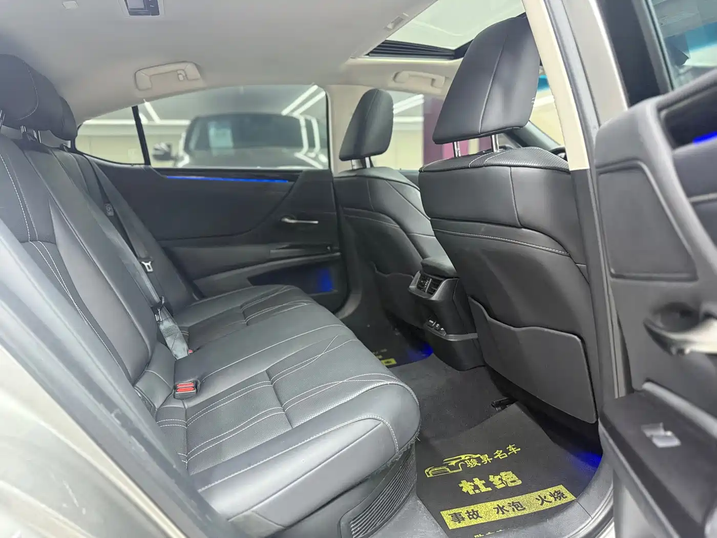Фото 25 - Lexus ES