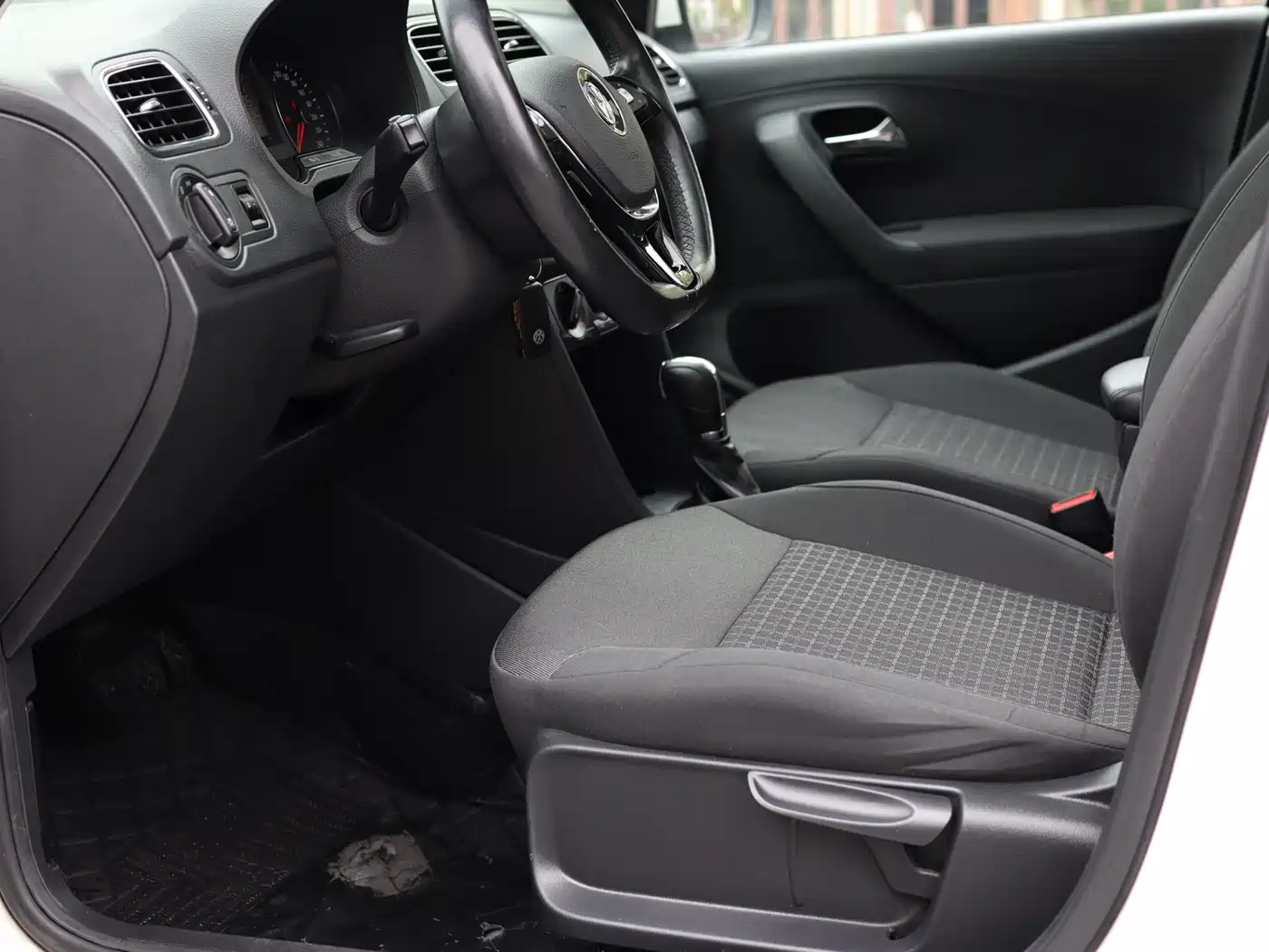 Volkswagen Polo 2016 1.6L Automatic Comfort фото 17