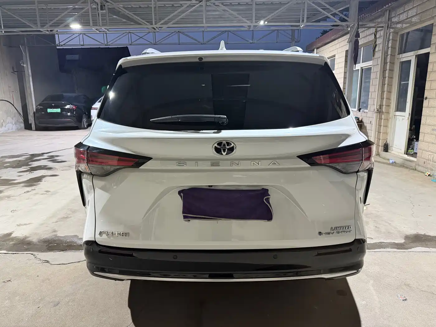 Toyota Sienna 2024 2.5L Hybrid 4WD Premium Edition фото 4