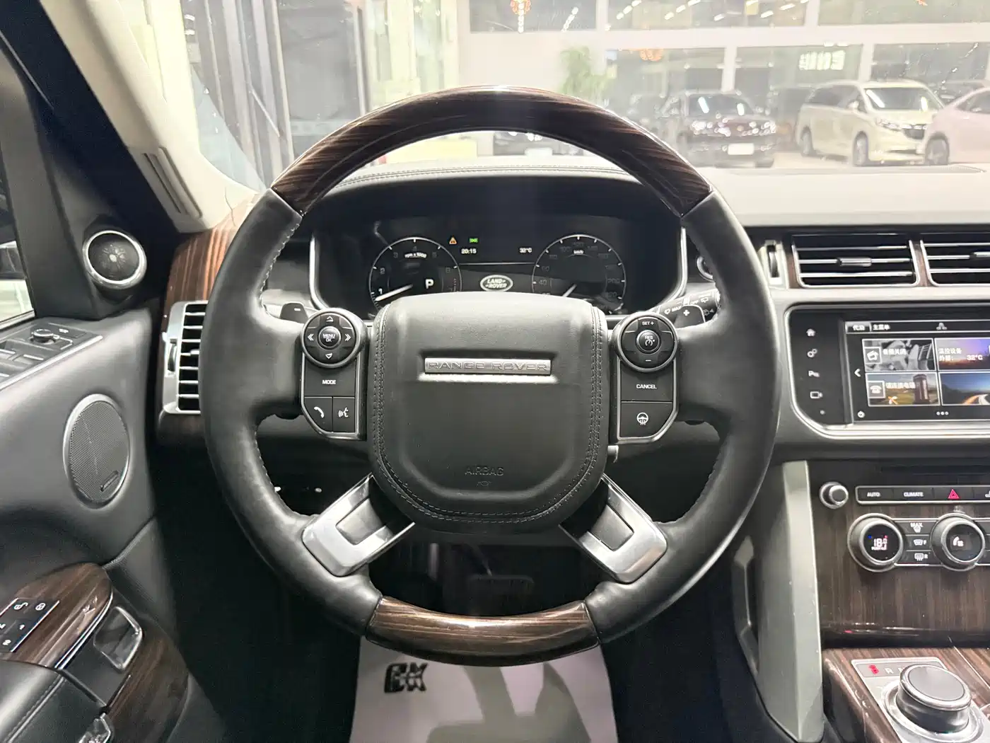 Land Rover Range Rover 2015 3.0 TDV6 Vogue фото 15