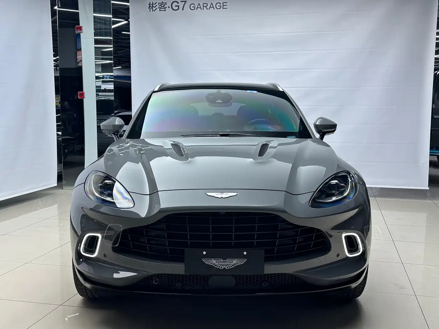 ASTON MARTIN DBX