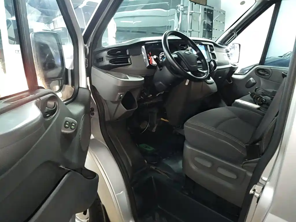 Ford New Generation Transit 2021 2021 Model 2.2T Automatic Logistics Vehicle Pro Long Wheelbase 7-Seat Medium Roof China VI