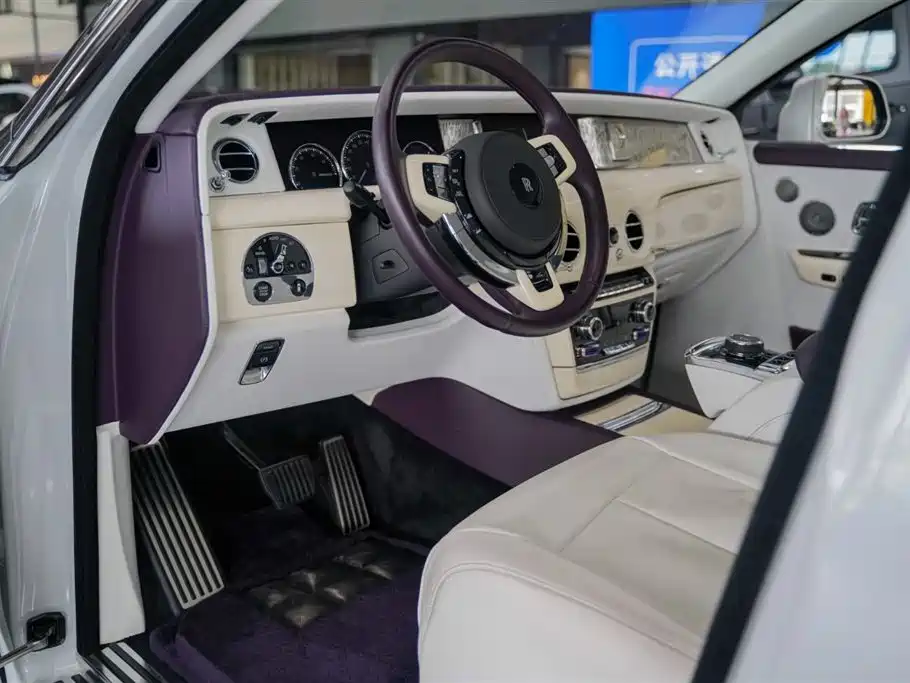 Фото 13 - Rolls-Royce Phantom