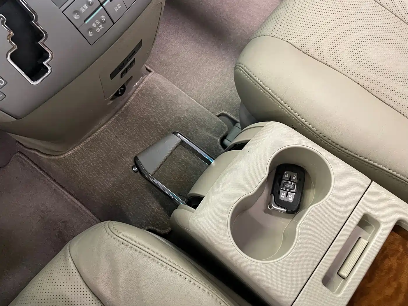 BYD M6 2014 2013 2.4L Automatic Premium
