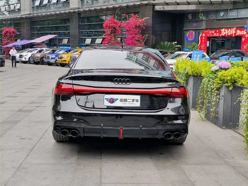 Audi A7L 2024 45 TFSI quattro Black Warrior Edition фото 5