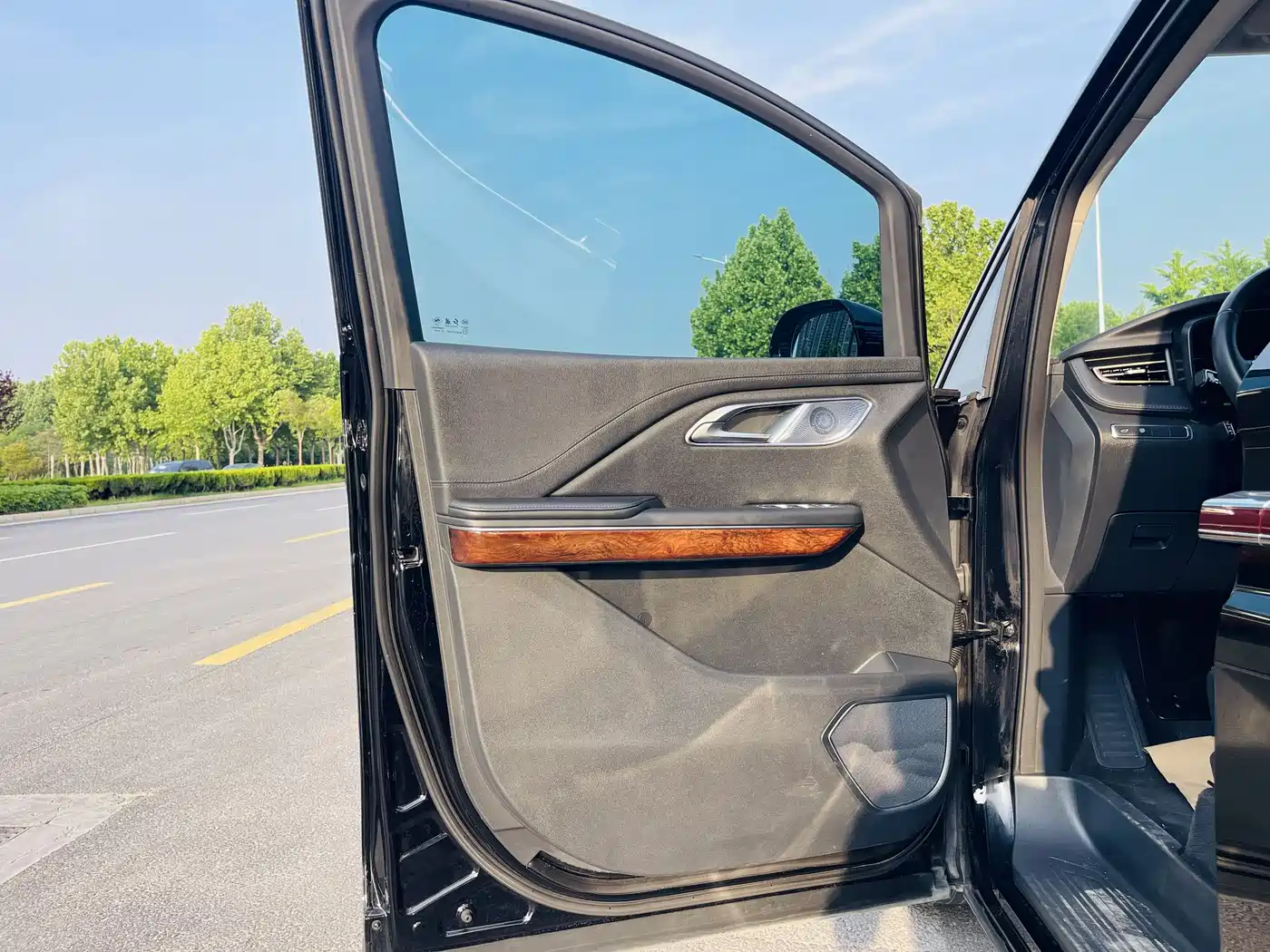 Hongqi HQ9 2023 2.0T Smart Connect Flag Enjoy Edition фото 7