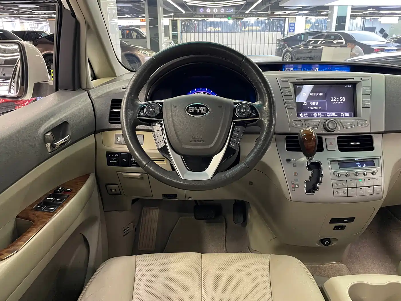 BYD M6 2014 2013 2.4L Automatic Premium