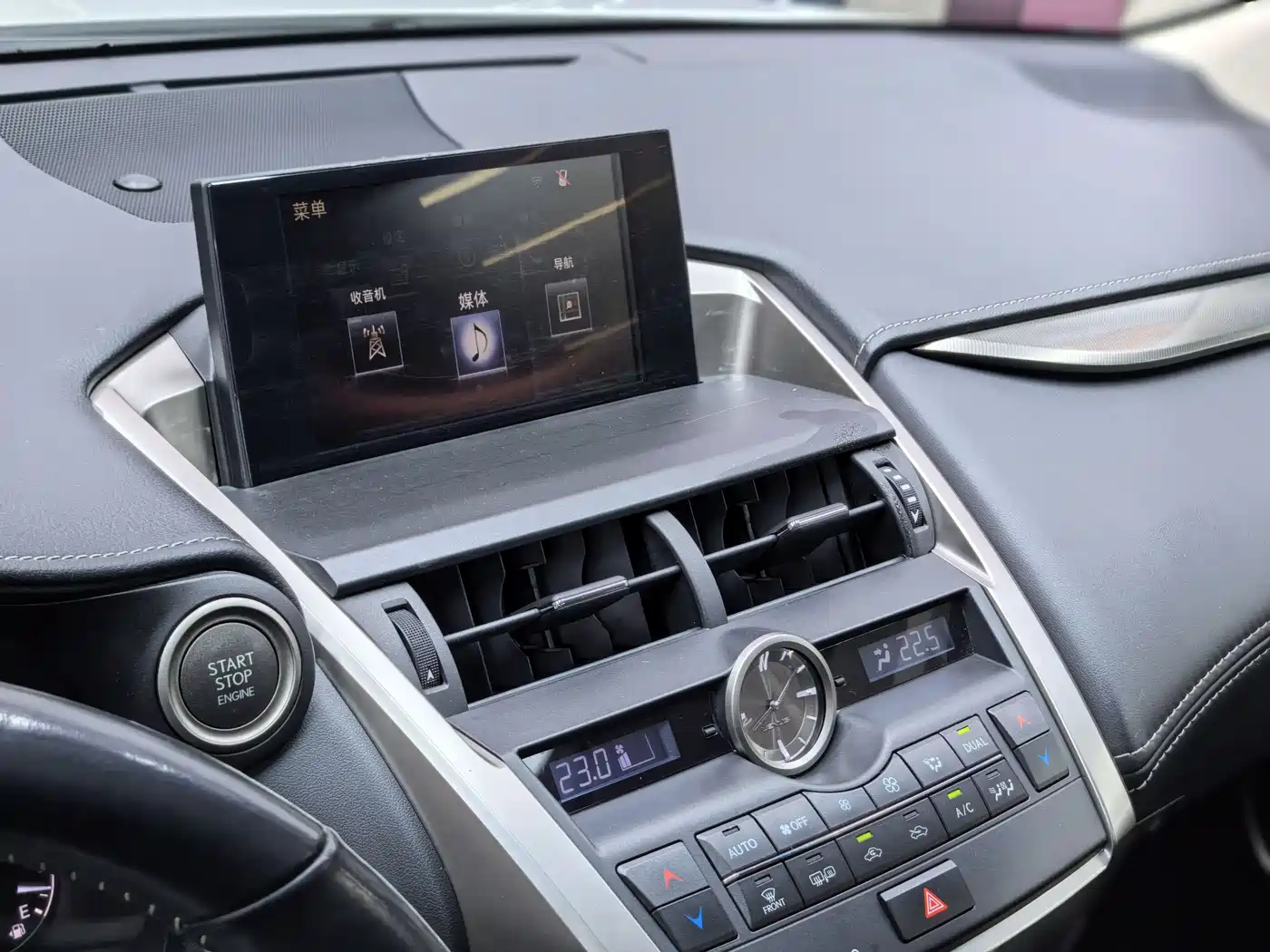 Lexus NX 2015 200t AWD F Sport фото 16