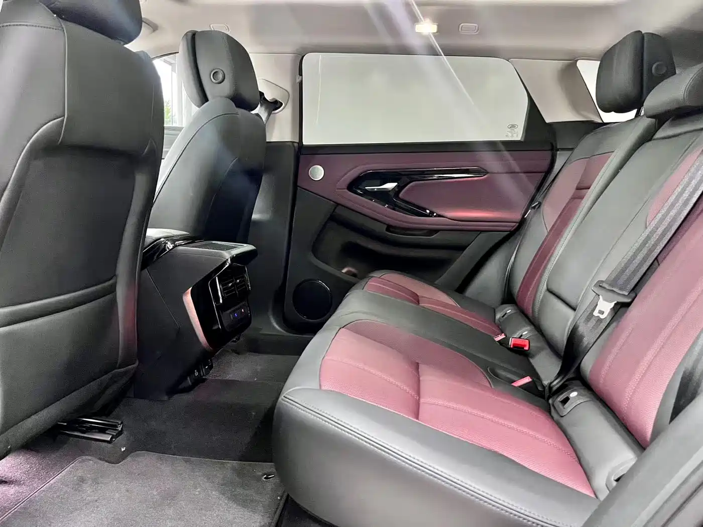 Land Rover Range Rover Evoque 2024 Range Rover Evoque L 249PS Light Master Edition фото 15