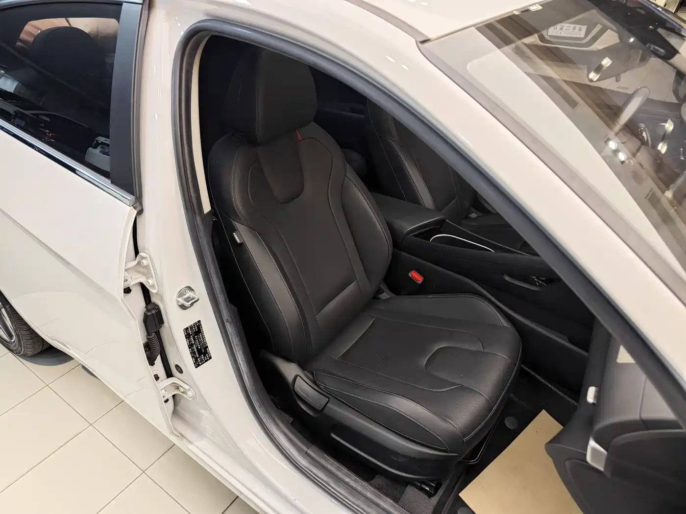 Hyundai Elantra 2021 1.5L CVT LUX Premium Edition фото 32