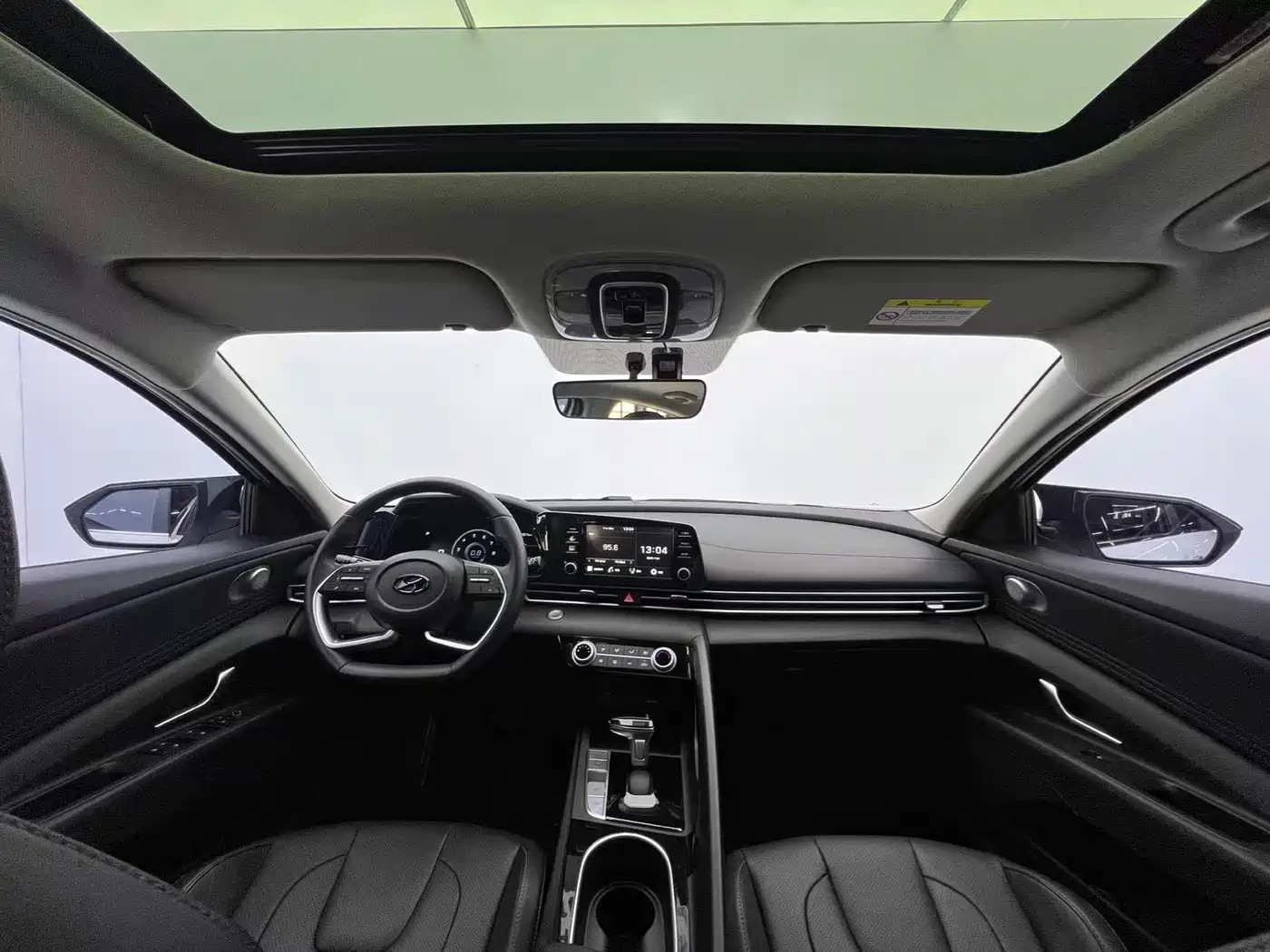 Hyundai Elantra 2022 1.5L CVT GLX Elite Edition фото 10