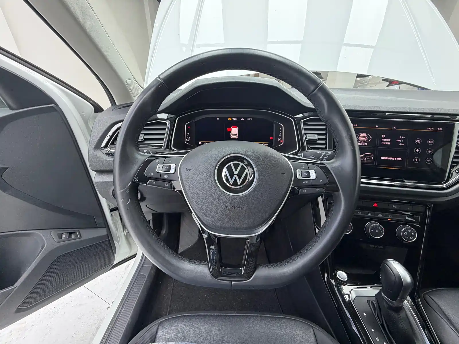 Фото 10 - Volkswagen T-ROC
