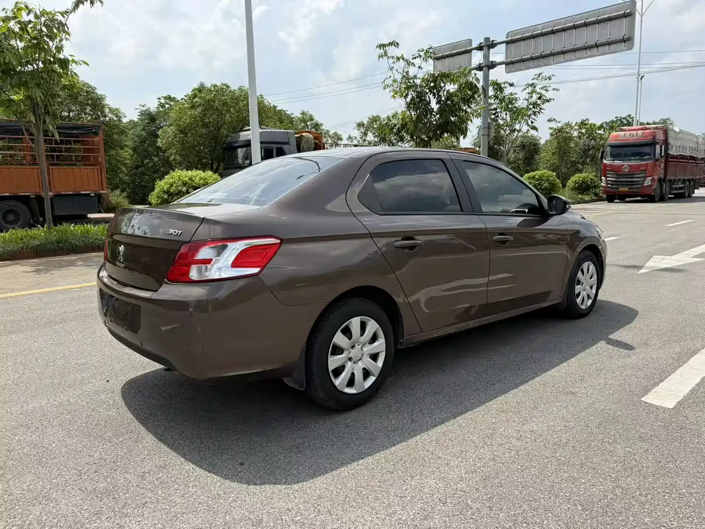 Peugeot 301 2016 1.6L Manual Comfort Edition фото 6