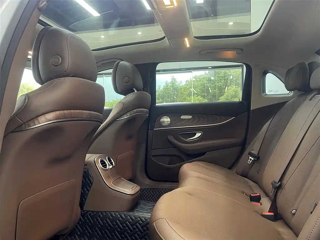 Mercedes-Benz E-Class 2023 E 300 L Fashion фото 11