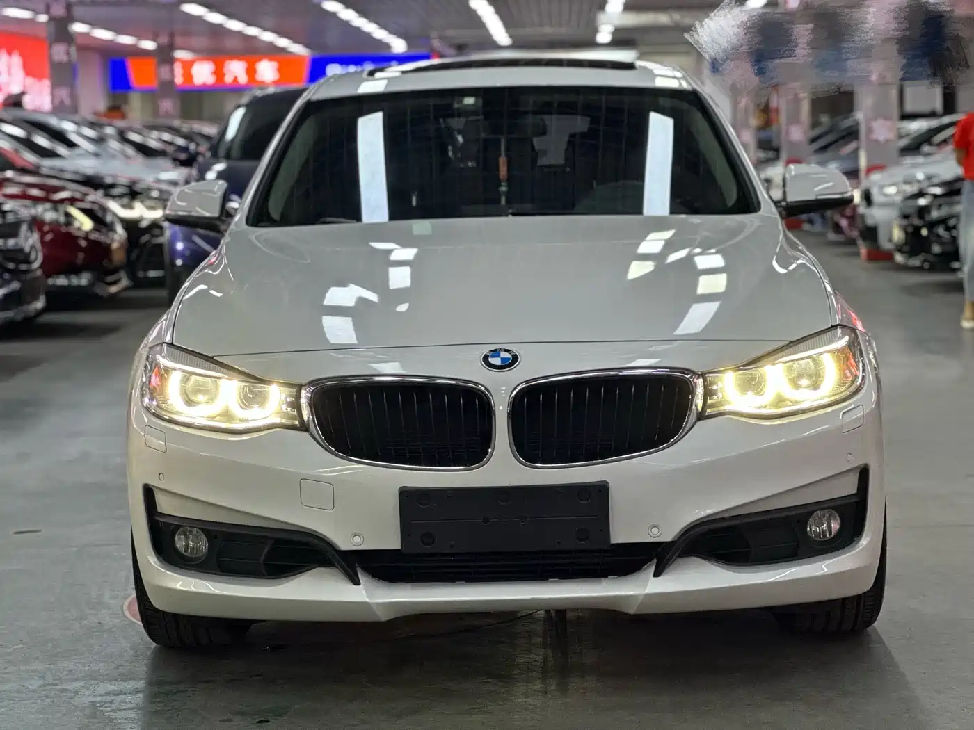 BMW 3 Series GT 2013 Model 320i Leading фото 2