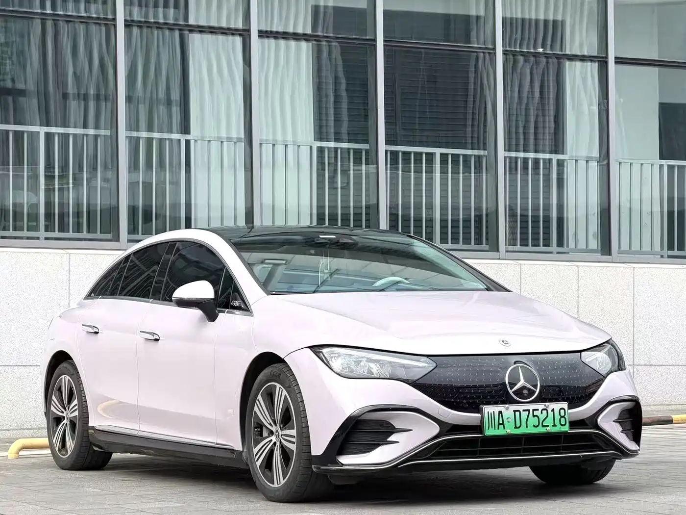 Mercedes-Benz EQE 2024 2025 Model 500 4MATIC Luxury Edition
