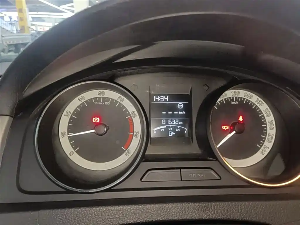 Škoda Skoda Rapid Spaceback 2018 1.6L Manual Comfort фото 12