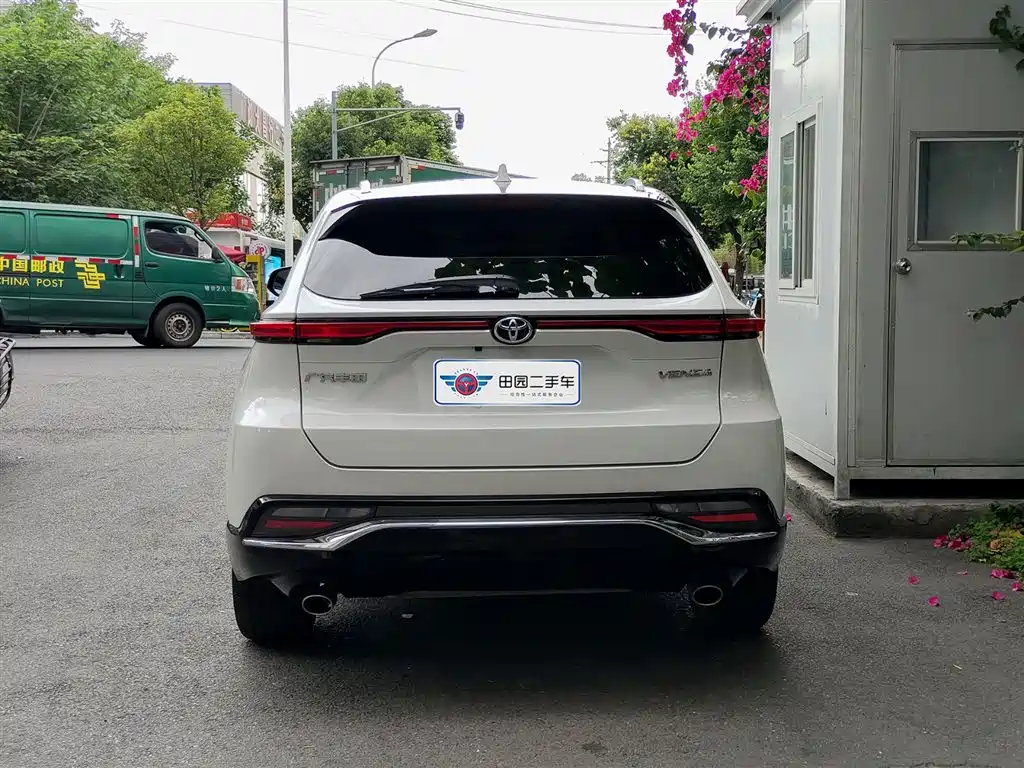 Toyota Venza 2022 2.0L CVT 2WD Luxury фото 5