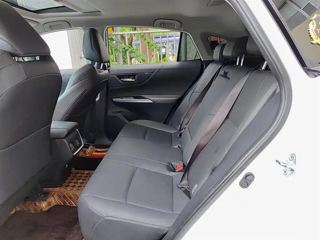 Toyota Venza 2022 2.0L CVT 2WD Luxury фото 8