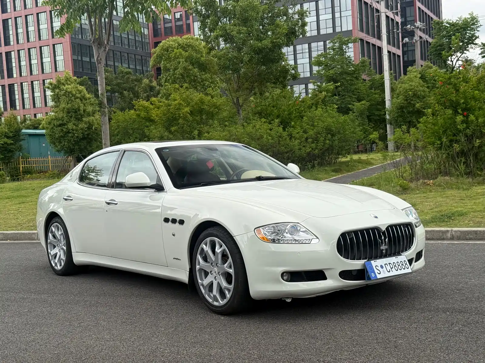 Photo 3 - Maserati Quattroporte