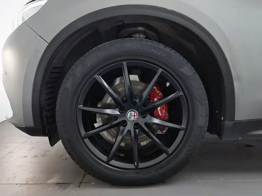 Alfa Romeo Stelvio 2019 2017 2.0T 200HP Luxury Edition