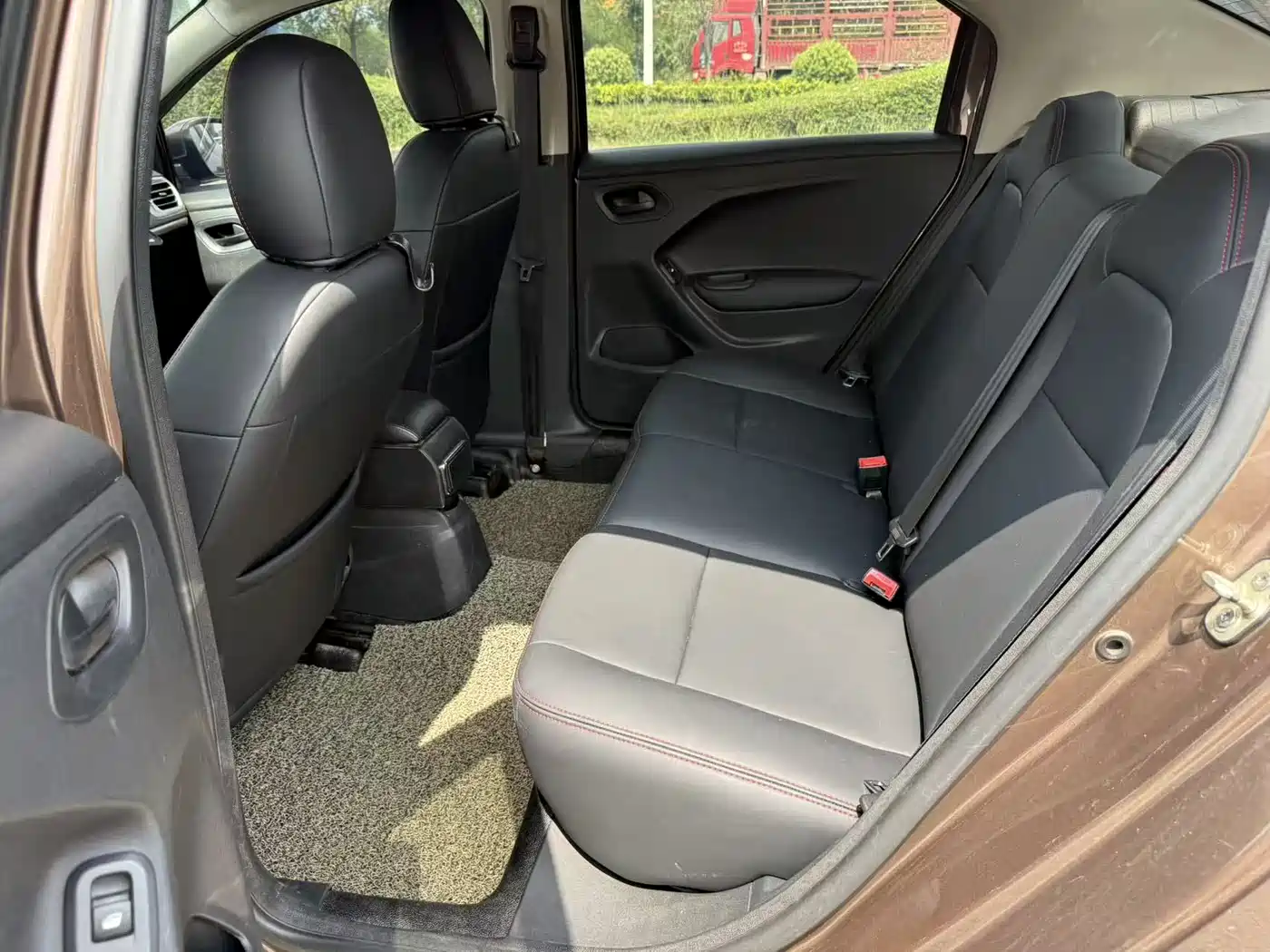 Peugeot 301 2016 1.6L Manual Comfort Edition фото 8