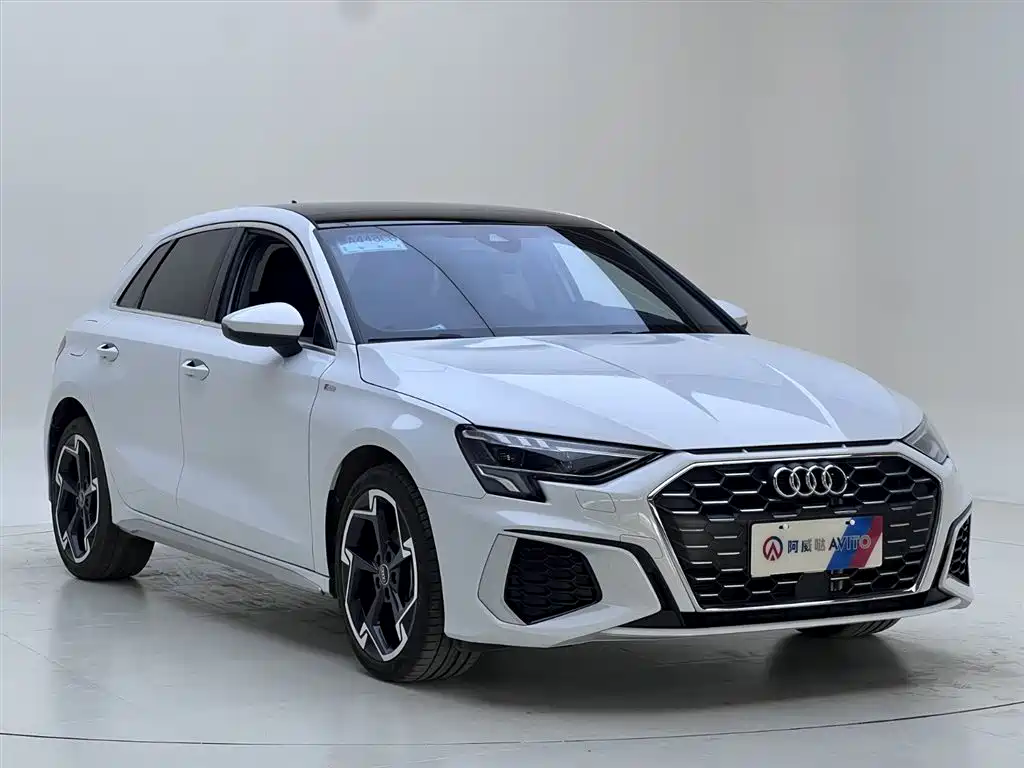 Audi A3 2023 Facelift Sportback 35 TFSI Luxury Sport фото 3