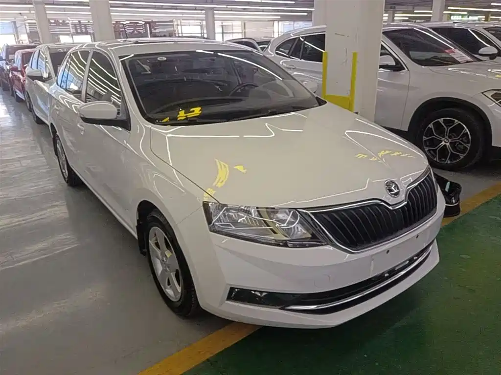 Škoda Skoda Rapid Spaceback 2018 1.6L Manual Comfort фото 4